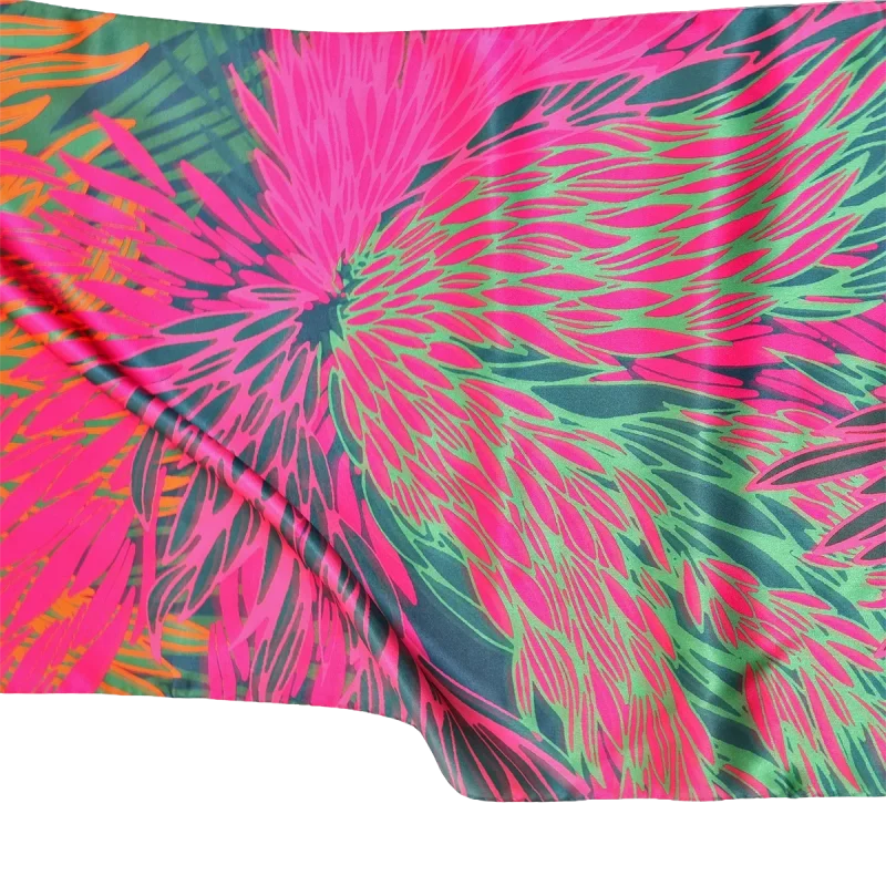 sciarpa seta donna fiore radiale fucsia distesa