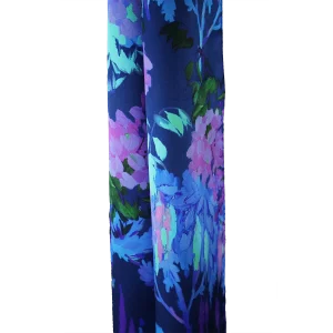dettaglio sciarpa seta donna glicini blu