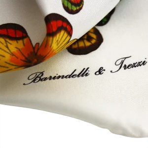 Foulard 90x90 in Seta Fantasia Farfalle in Volo Bianco