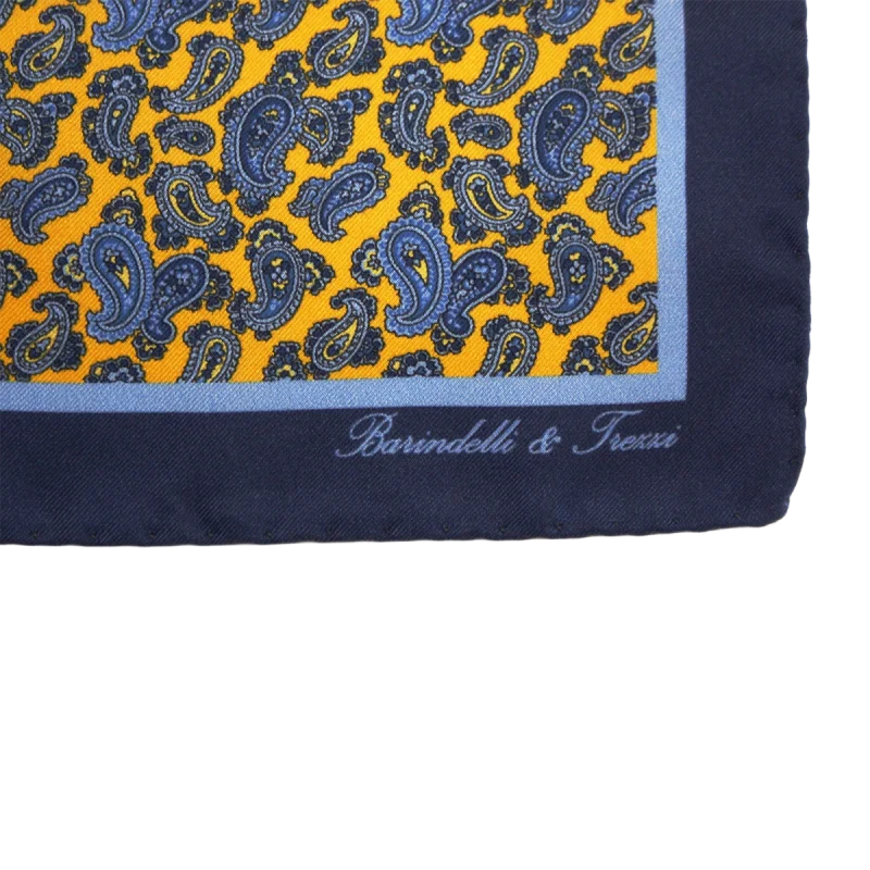 parte del disegno ingrandito con la firma del brand