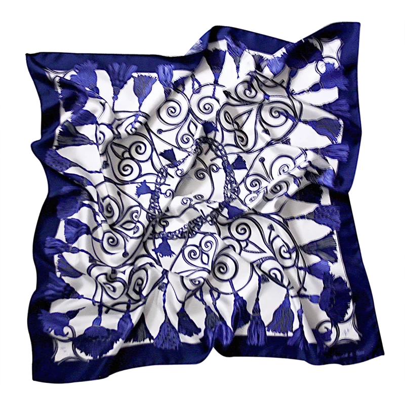 foulard 90x90 in seta con corde e nappine nelle tonalità del blu navy
