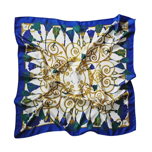 foulard 90x90 in seta bianca con nappine blu e verdi e bordo blu