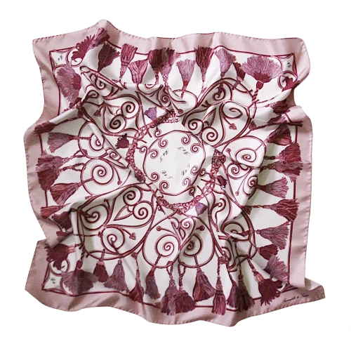 foulard 90x90 in seta con corde e nappine nelle tonalità del rosa