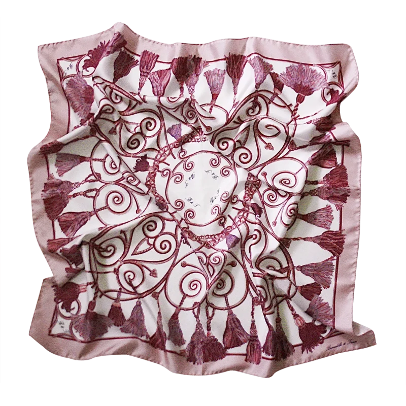 foulard 90x90 in seta con corde e nappine nelle tonalità del rosa