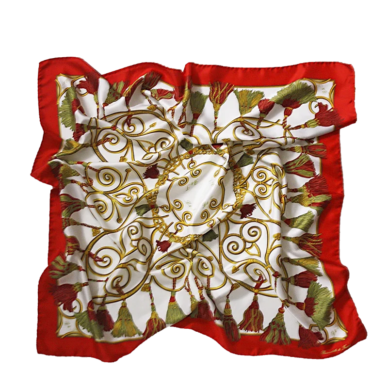 foulard 90x90 in seta con corde e nappine rosse e verdi e bordo rosso vivo