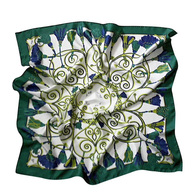 foulard 90x90 in seta con bordo verde smeraldo e fantasia nappine