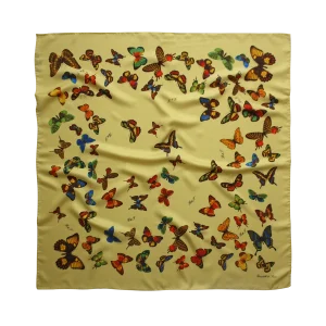 foulard in seta con farfalle multicolore su fondo oro