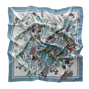 foulard 90x90 in seta con fiori botanici e bordo azzurro polvere