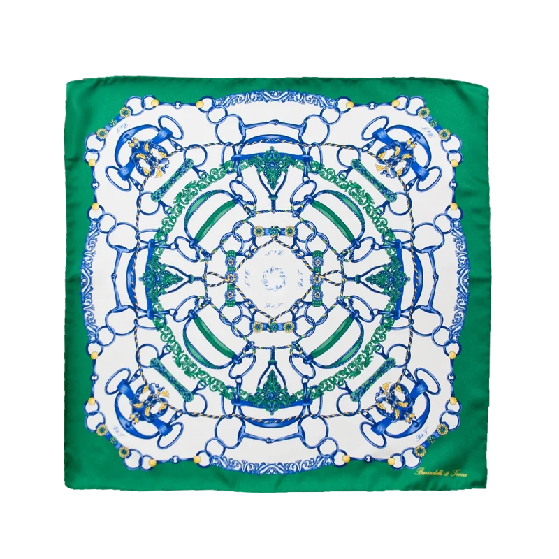 Foulard in seta con bordo verde smeraldo e disegno catene blu su fondo chiaro