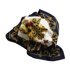 foulard in seta blu navy con motivi nautici dorati e dettagli rossi steso aperto