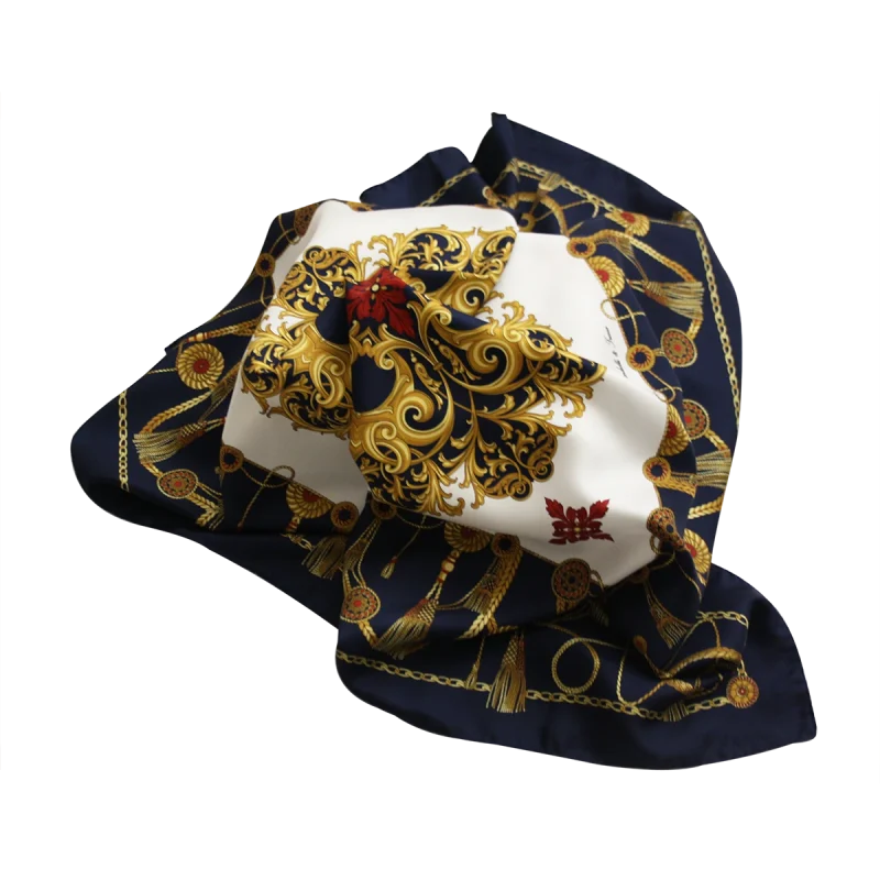 foulard in seta blu navy con motivi nautici dorati e dettagli rossi steso aperto