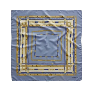 Foulard 90x90 in seta azzurro polvere con fantasia cinture e fibbie