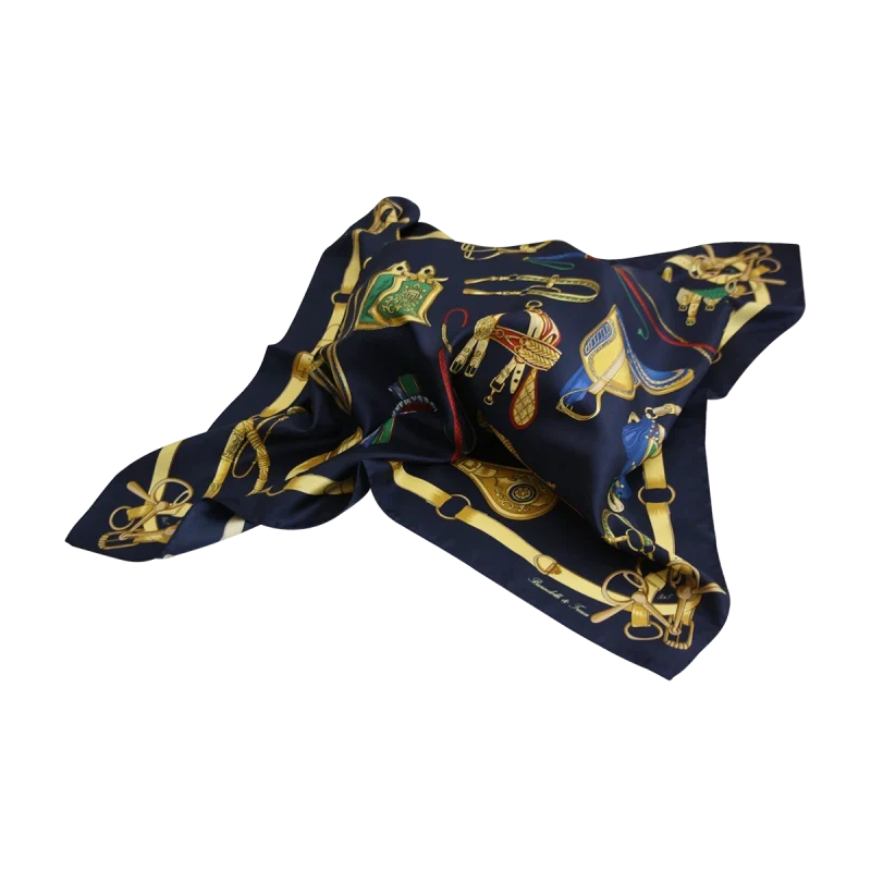 foulard da donna in seta blu navy drappeggiato con disegni equestri dorati