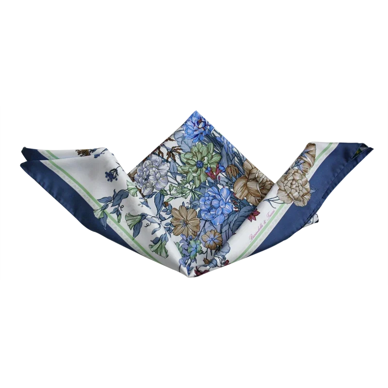 foulard in seta italiana annodato con bordo blu avio e fantasia botanica