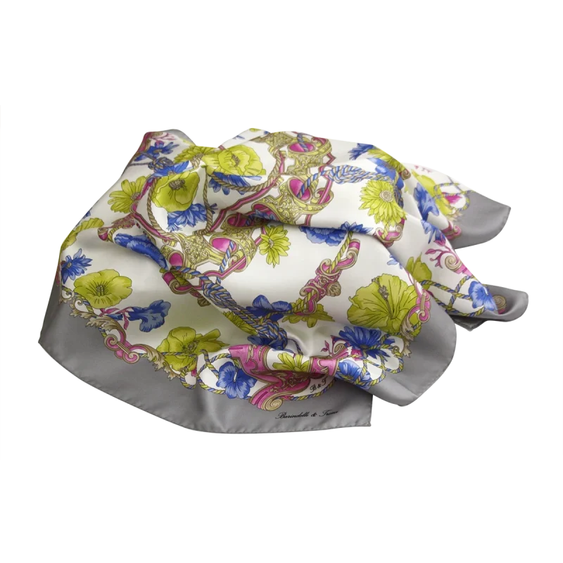 foulard da donna in seta con bordo grigio fiori blu verdi e dettagli rosa
