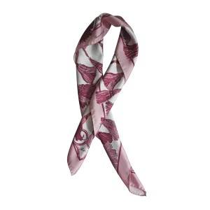 foulard donna in seta rosa annodato con fantasia nappine