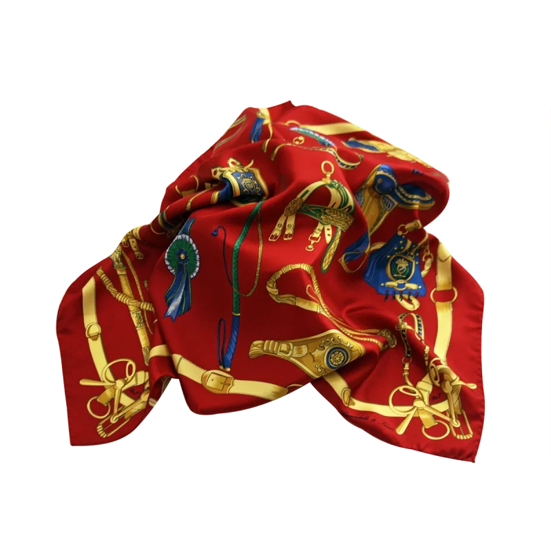 foulard da donna in seta rossa drappeggiato con motivi equestri dorati e blu