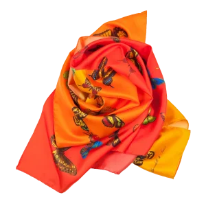 foulard da donna in seta con farfalle colorate e tonalità calde rosso arancio giallo