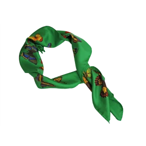 foulard 90x90 in seta verde smeraldo annodato al collo