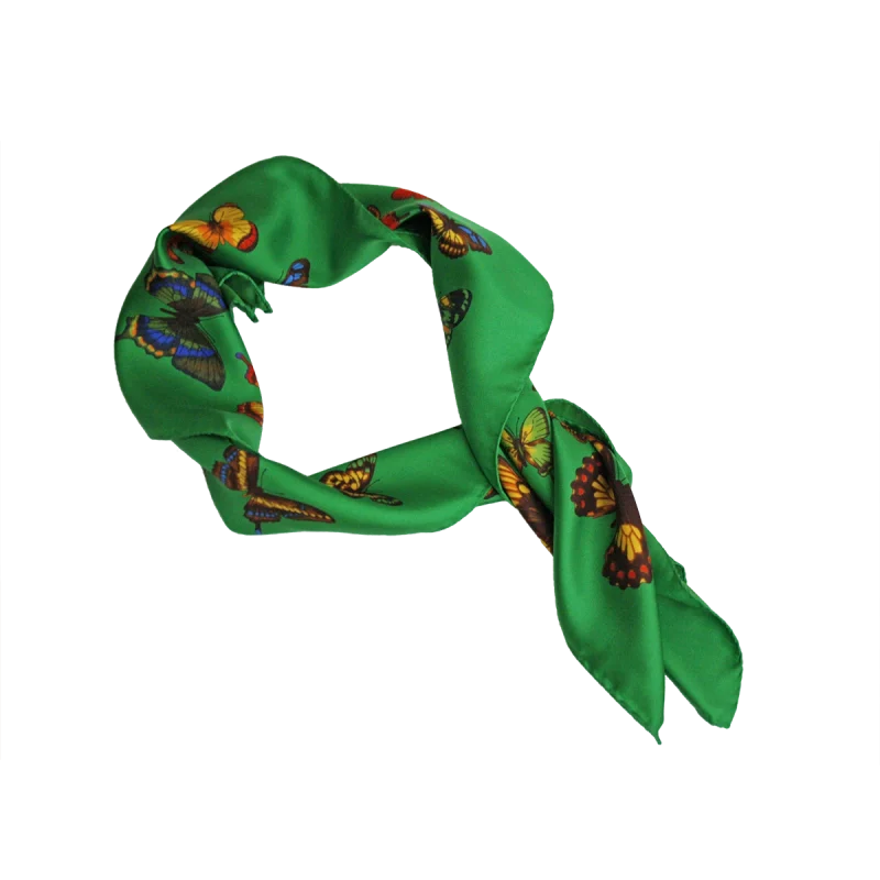 foulard 90x90 in seta verde smeraldo annodato al collo