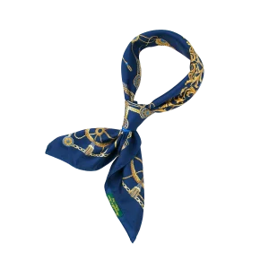 foulard in seta blu royal annodato con decorazioni nautiche dorate