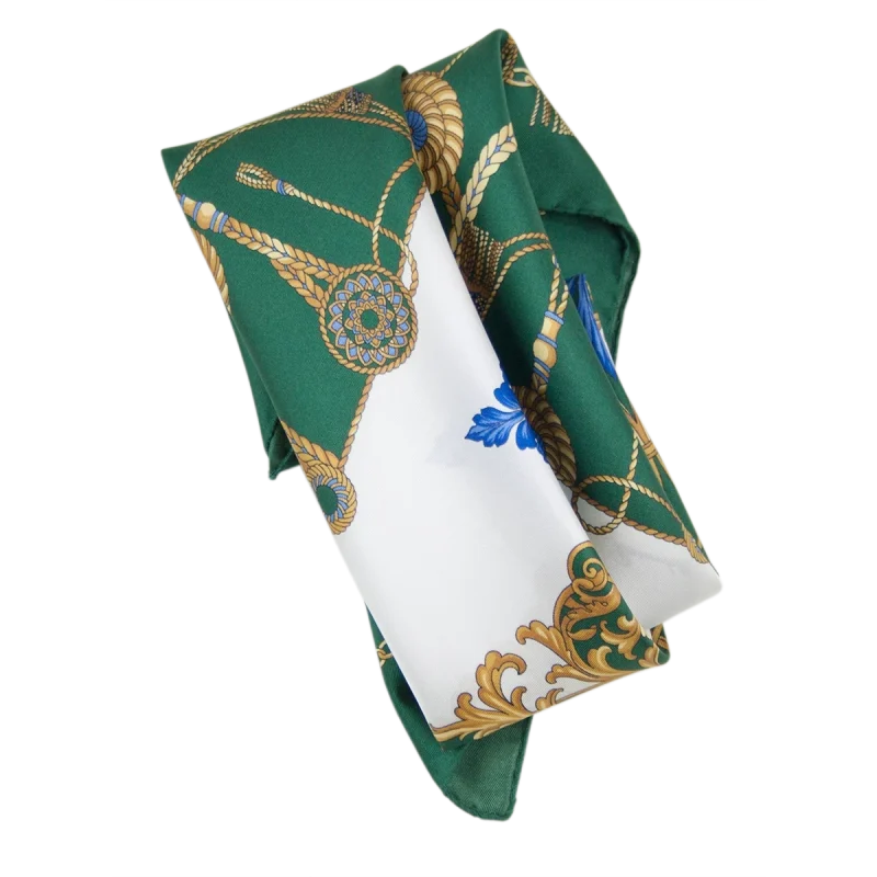 foulard in seta verde smeraldo annodato con fantasia marina classica