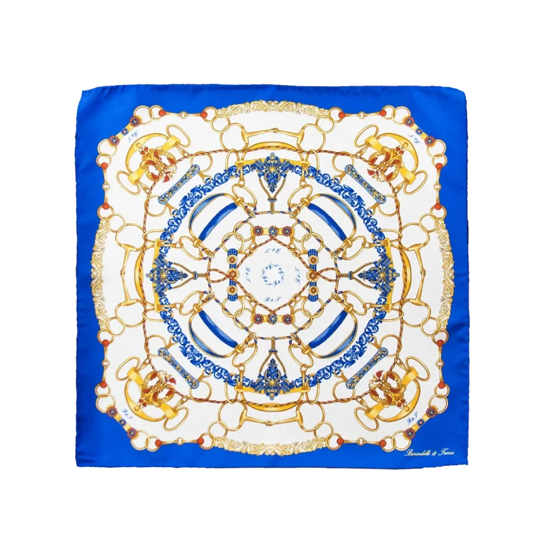 Foulard in seta bianco con bordo blu acceso e disegno a catene