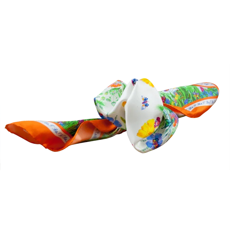 Foulard piccolo da donna in seta arancio con fantasia floreale e farfalle con nodo