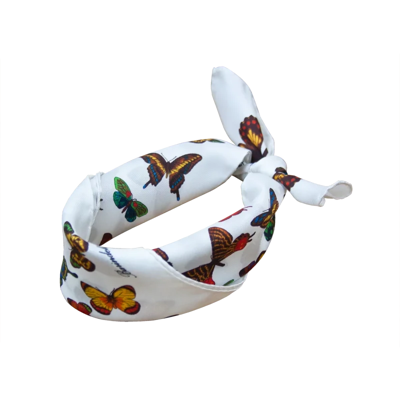 Foulard piccolo da donna in seta bianco con farfalle multicolore annodato