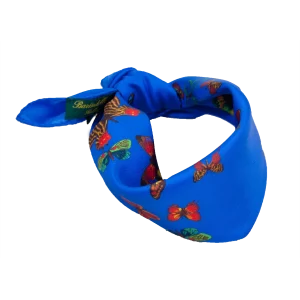 Foulard piccolo da collo in seta blu Cina con farfalle multicolore annodato