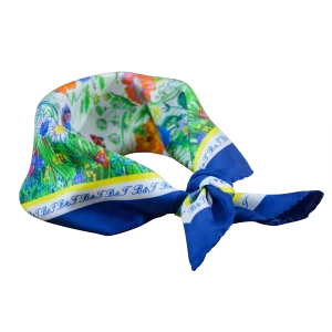 Foulard piccolo da donna in seta blu con fantasia floreale e farfalle annodato
