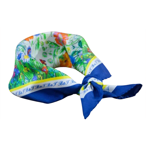 Foulard piccolo da donna in seta blu con fantasia floreale e farfalle annodato