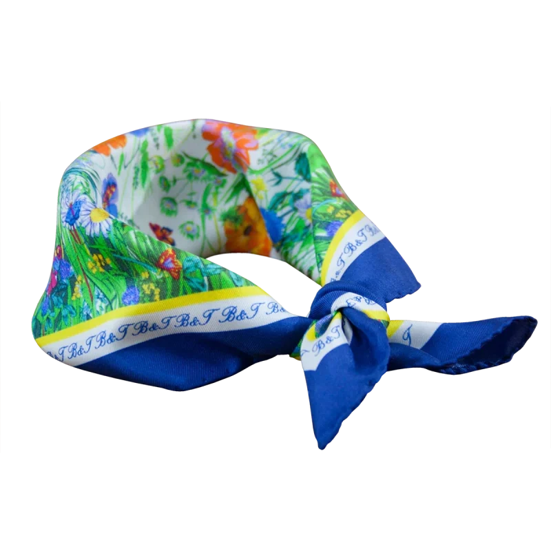 Foulard piccolo da donna in seta blu con fantasia floreale e farfalle annodato