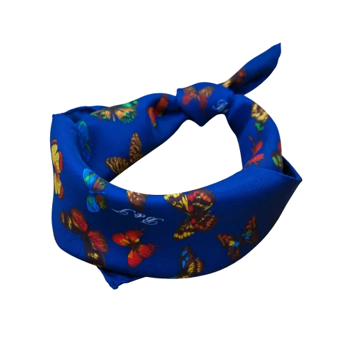 Foulard piccolo da donna in seta blu notte con farfalle multicolore annodato