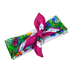 Foulard piccolo da donna in seta color ciliegia con fantasia floreale e farfalle annodato