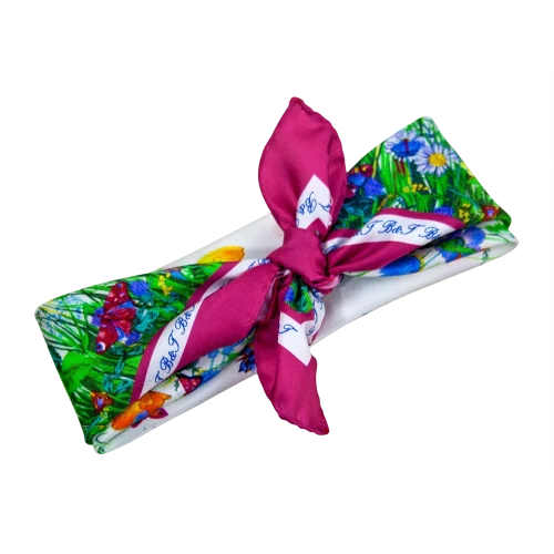Foulard piccolo da donna in seta color ciliegia con fantasia floreale e farfalle annodato