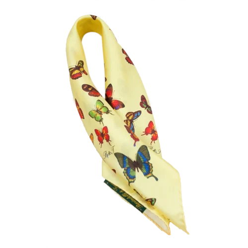 Foulard piccolo in seta giallo vaniglia con farfalle multicolore piegato in verticale