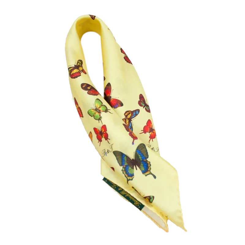 Foulard piccolo in seta giallo vaniglia con farfalle multicolore piegato in verticale