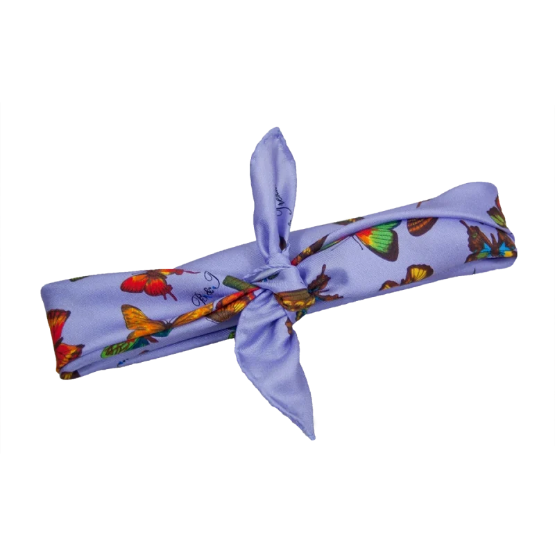 Foulard piccolo da collo in seta lilla chiaro con farfalle multicolore annodato