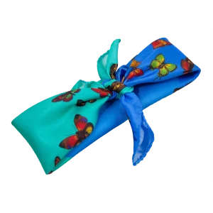 Foulard piccolo annodato in seta con farfalle multicolore su fondo verde acqua turchese azzurro e blu