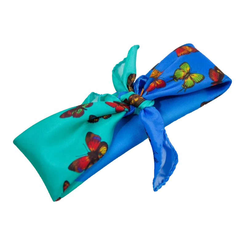 Foulard piccolo annodato in seta con farfalle multicolore su fondo verde acqua turchese azzurro e blu