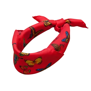 Foulard piccolo in seta rossa con farfalle multicolore annodato al collo