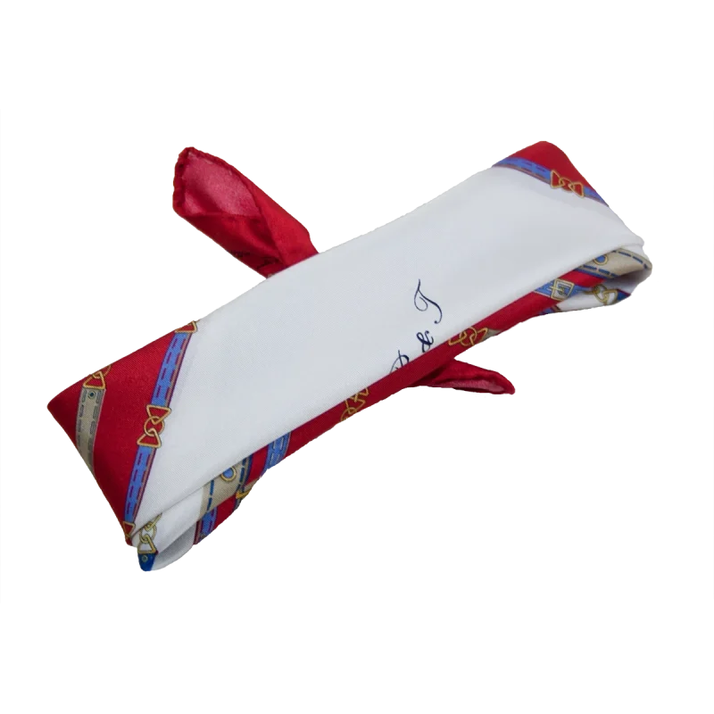 Foulard in seta annodato con disegno cinture rosso blu e bianco