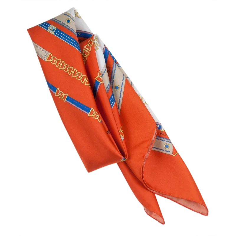 Foulard 90x90 in seta arancione intenso con dettagli blu e avorio