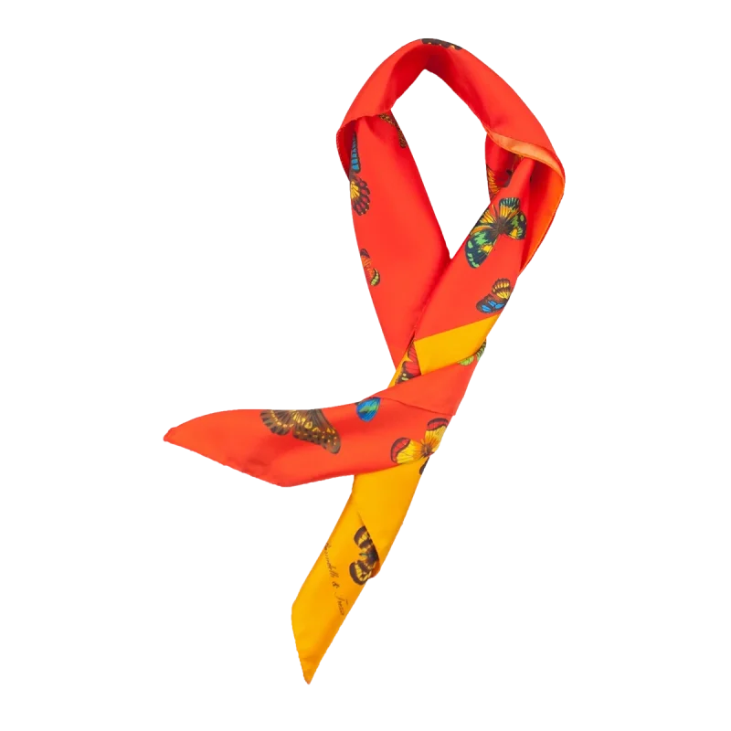 foulard quadrato in seta Made in Italy con farfalle e quattro colori caldi