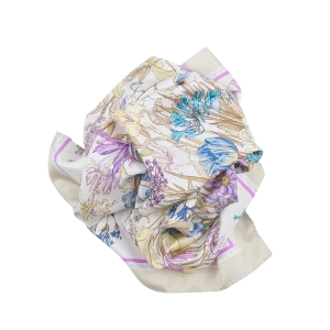 foulard quadrato in seta con stampa floreale azzurra lilla e beige