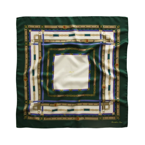 Foulard 90x90 in twill di seta verde bosco con fantasia cinture e fibbie