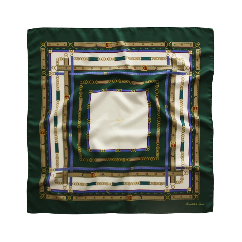 Foulard 90x90 in twill di seta verde bosco con fantasia cinture e fibbie