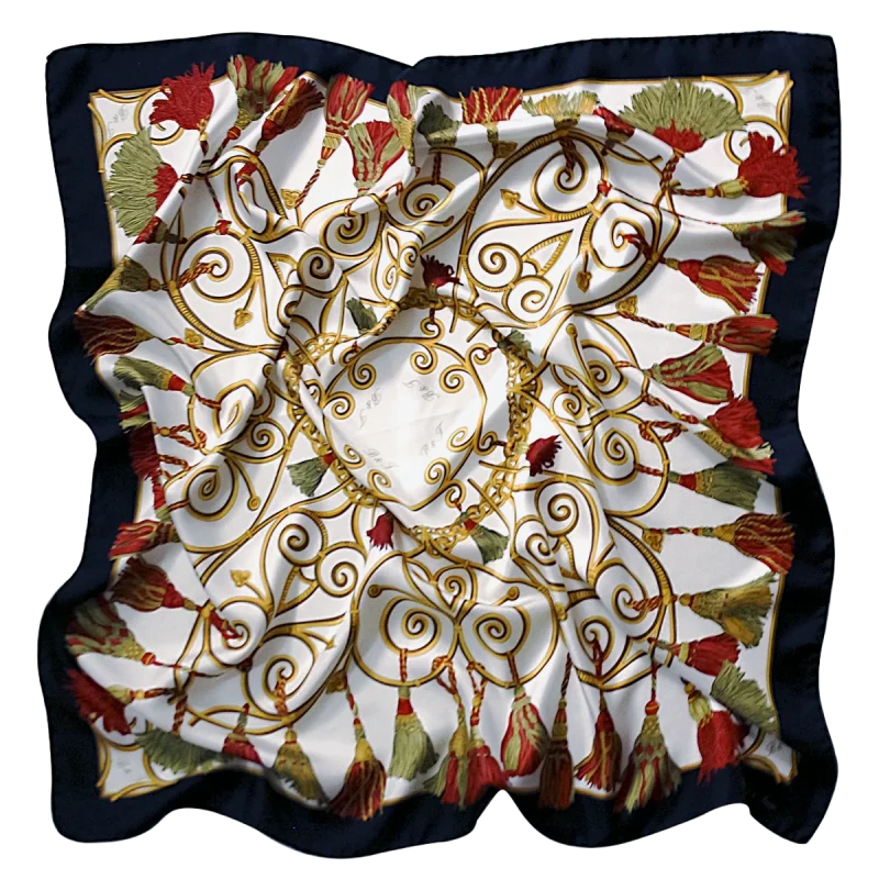 foulard 90x90 in seta con corde dorate nappine rosse e verdi e bordo nero