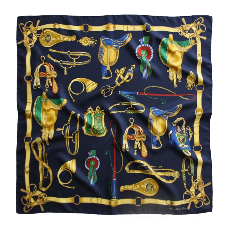 foulard quadrato in seta blu navy con selle, briglie e accessori equestri dorati